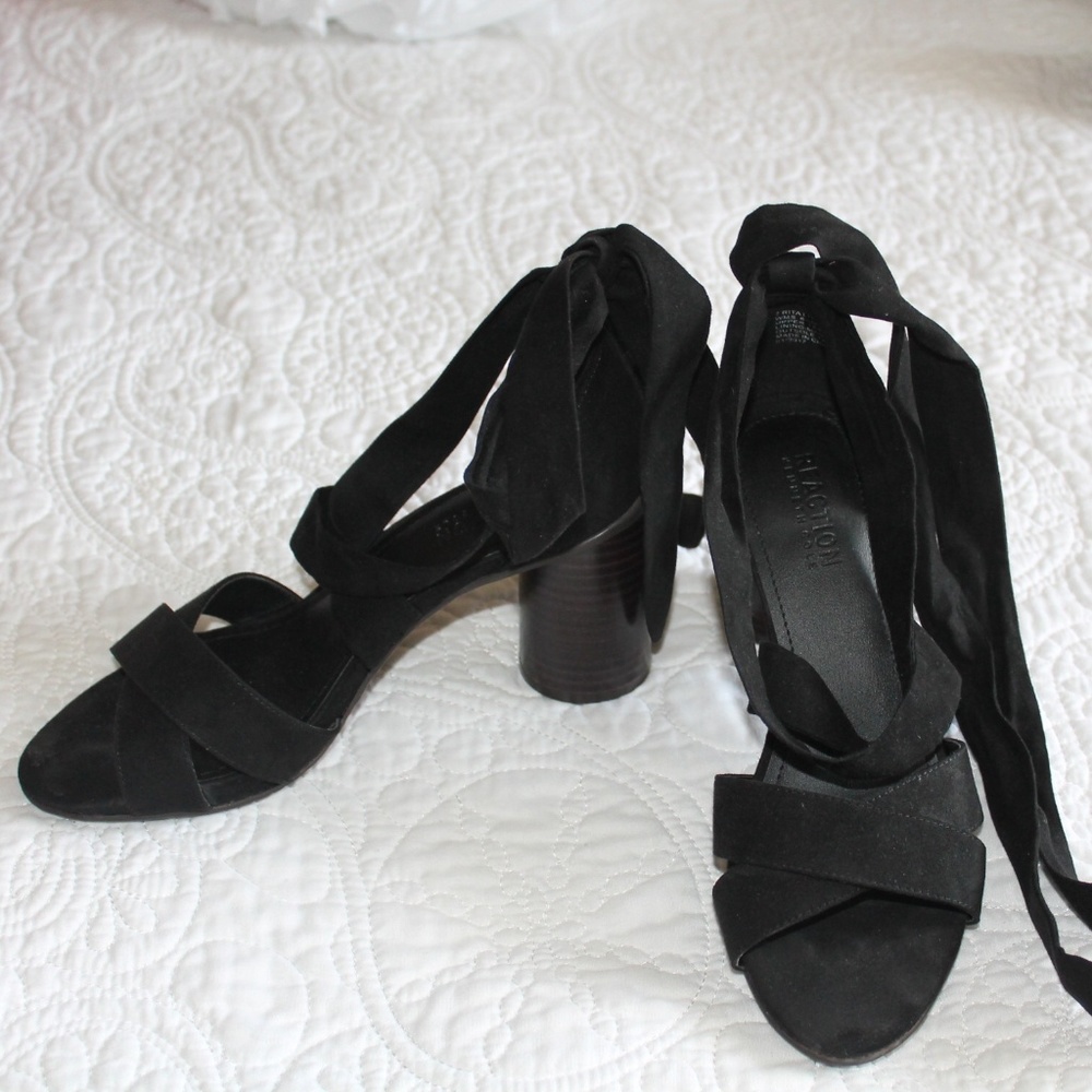 Ankle wrap round block heel